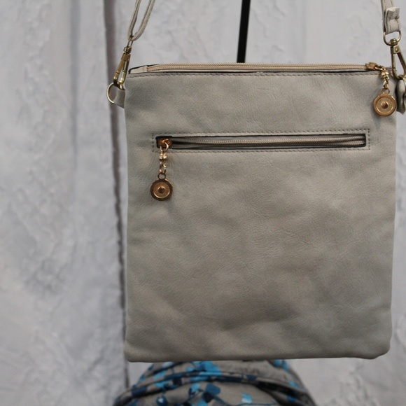 Fashion Accessories faux leather Crossbody Bag. - Picture 5 of 5